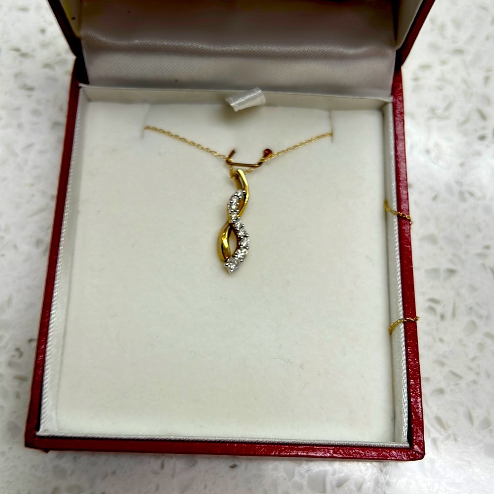 10k gold with diamonds necklace